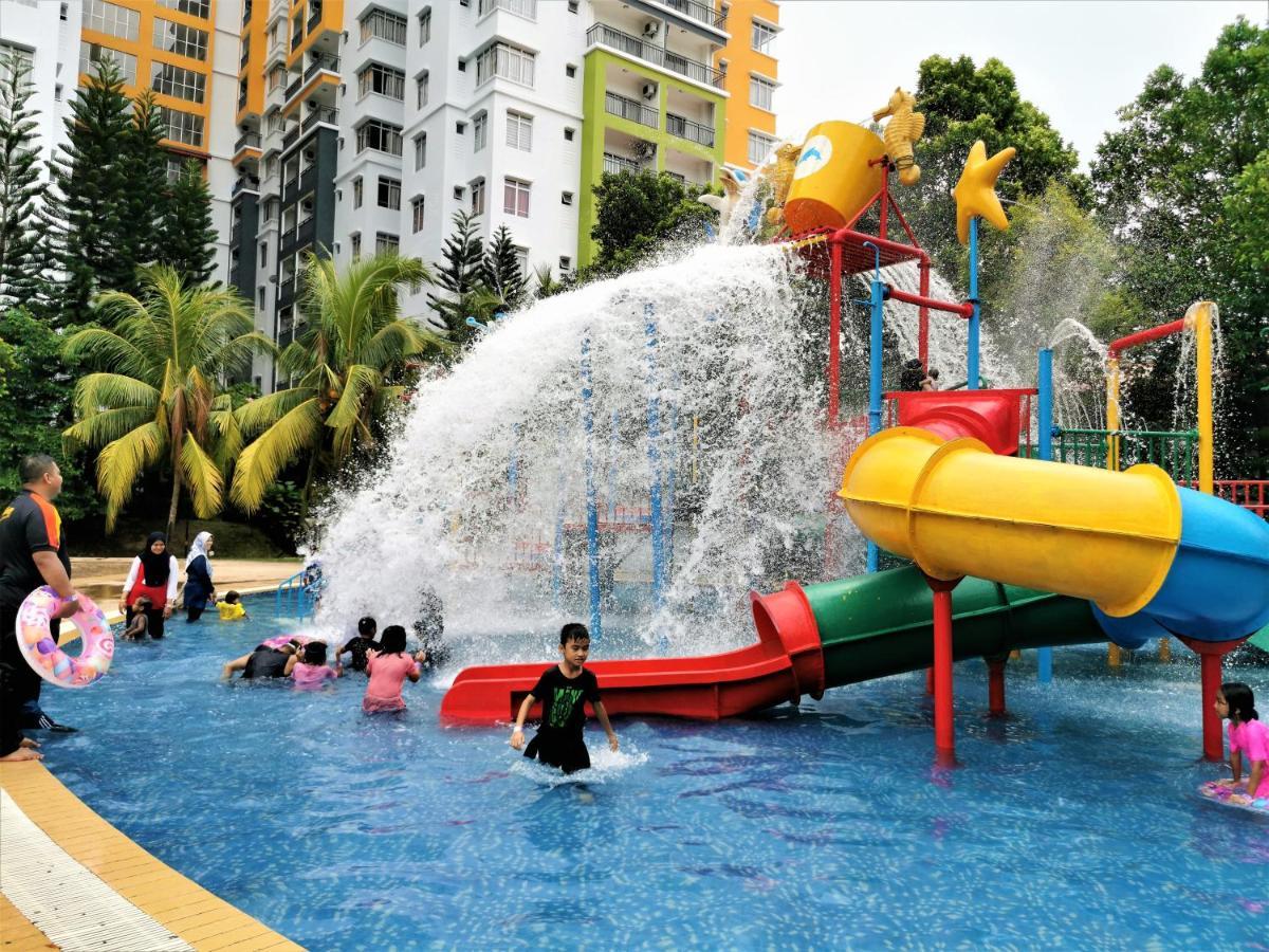 B - Lagoon Water Themepark Suite Melaka Town Экстерьер фото