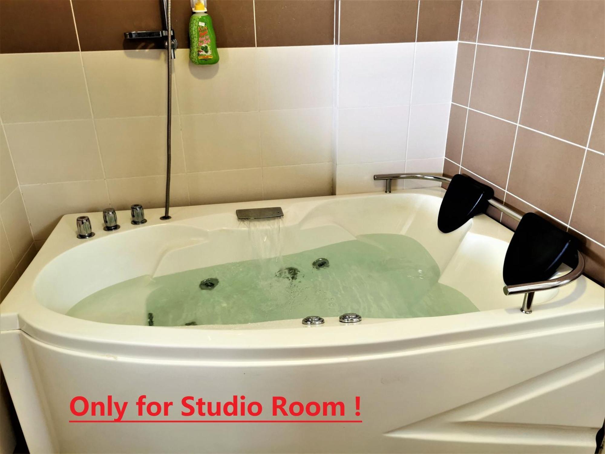 B - Lagoon Water Themepark Suite Melaka Town Экстерьер фото